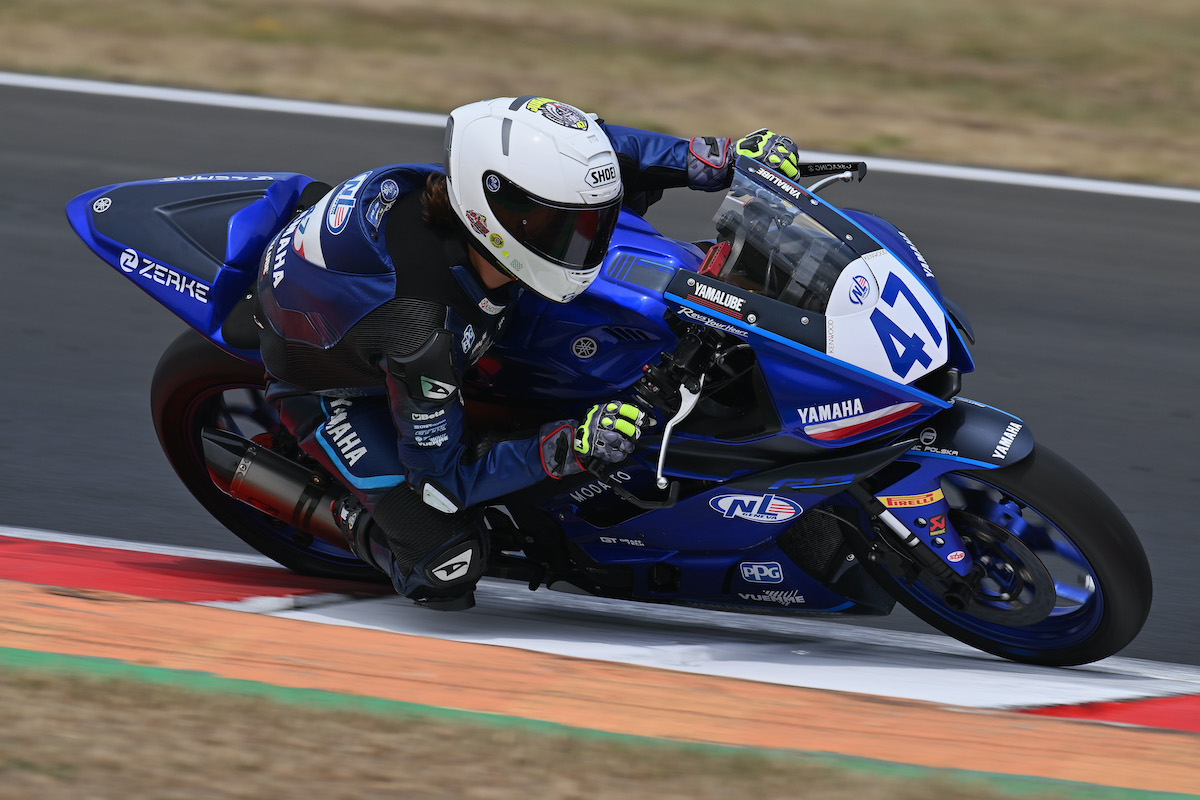 Jurand Kuśmierczyk na podium zawodów Yamaha bLU cRU! Szkopek Team najlepszym zespołem rundy